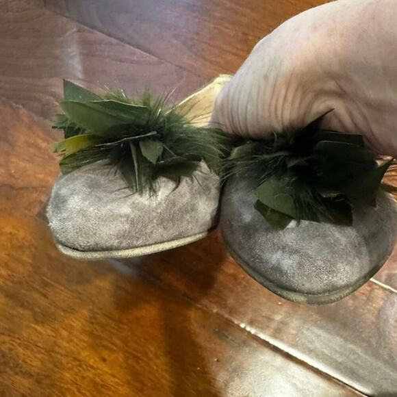 KMB Women’s Suede Pointed Toe Flats Feather Pom Accent Size 38 Made in Spain - Picture 4 of 9